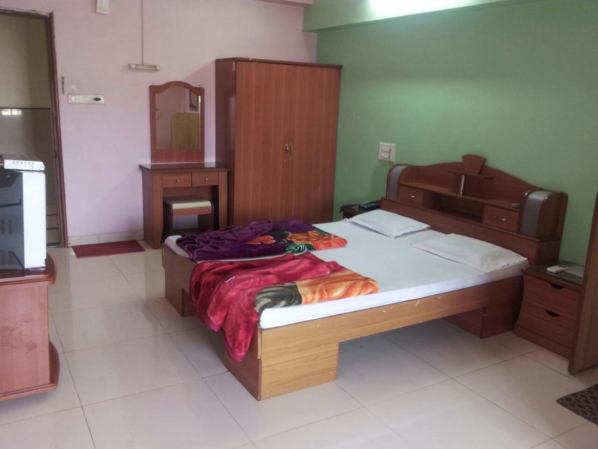 Sarang Lodging & Boarding Villa Satara Dış mekan fotoğraf